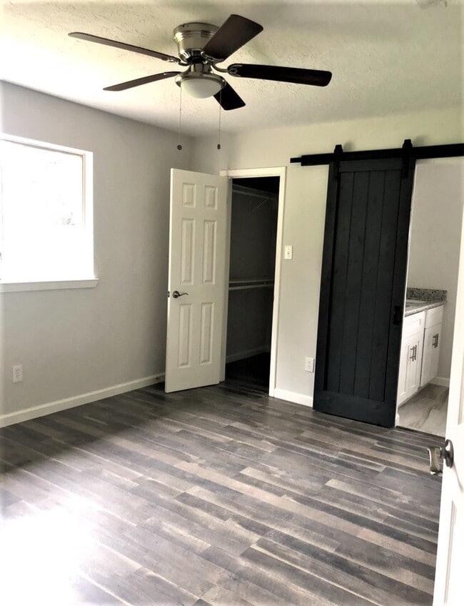 Building Photo - 1919 Oakwell Ln