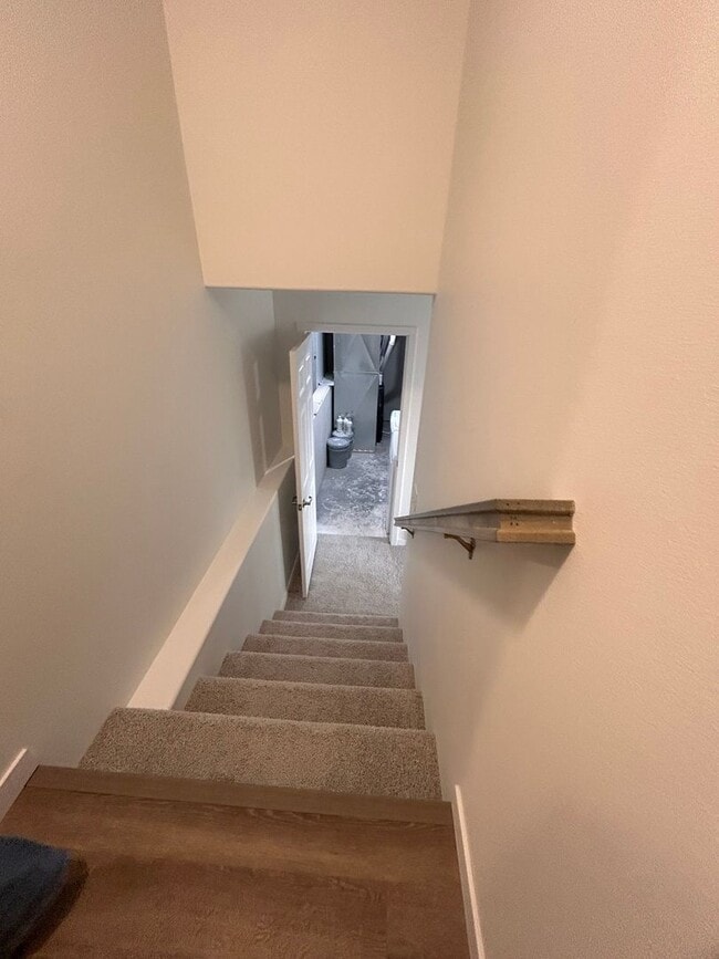 Building Photo - 3 Bed 3 Bath TownHome