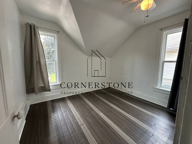 Building Photo - Cute 2 bedroom $750 per month