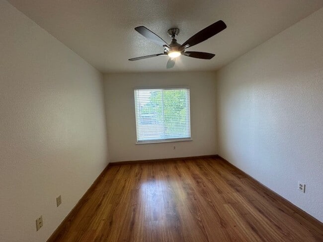 Building Photo - Spacious 5-Bedroom Home with Modern Amenit...