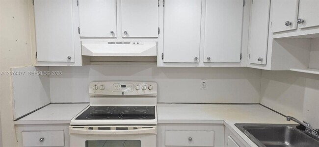 Building Photo - 1300 NE Miami Gardens Dr