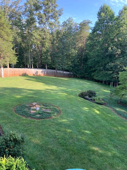 Building Photo - 11 Doris Dr