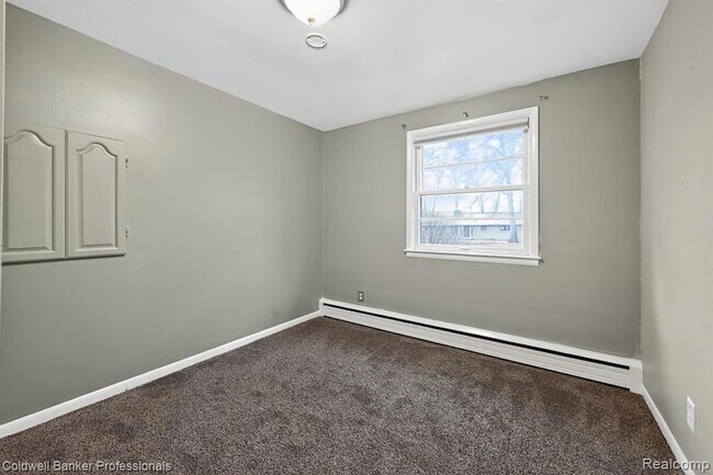 Building Photo - 4448 Greenwood Dr