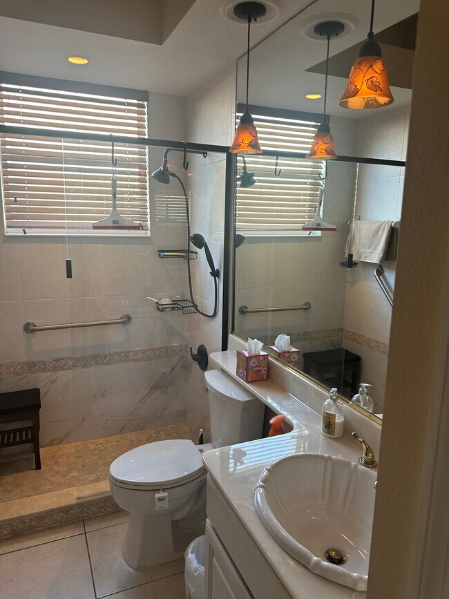 Building Photo - 566 Planters Manor Way