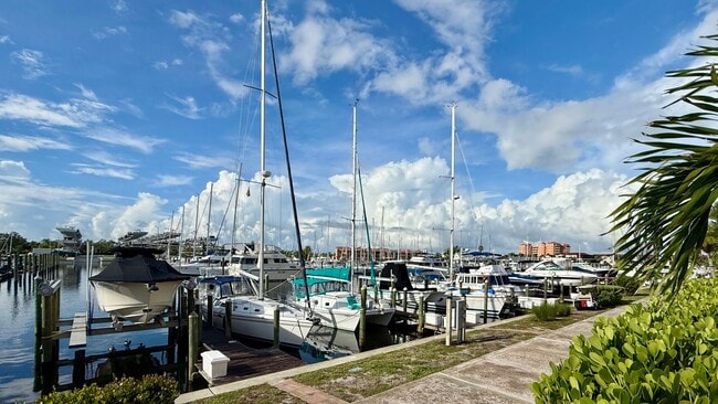 Building Photo - Turnkey Furnished Seasonal Rental – 2 Bedr...