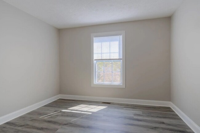 Building Photo - 3 Bed, 3 1/2 Bath, Close to I81 and US460