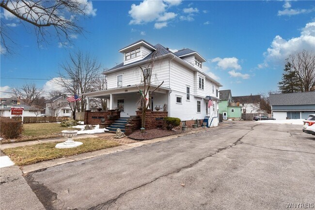 Building Photo - 319 Wheatfield St