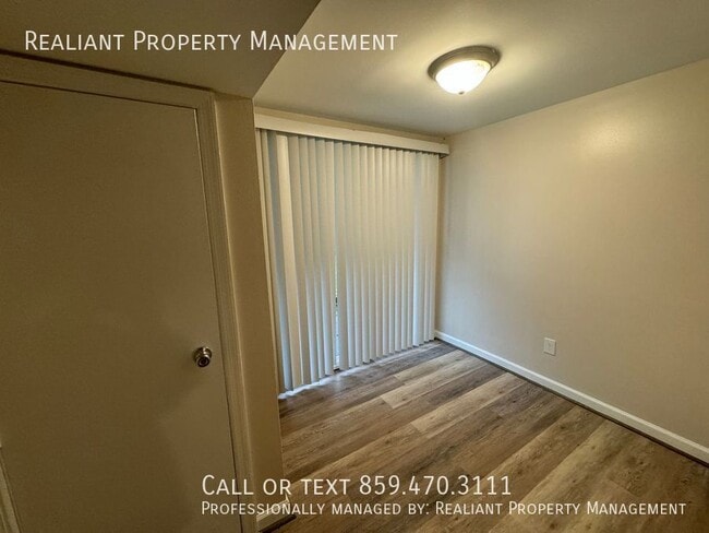 Building Photo - 209 Lakeshore Dr