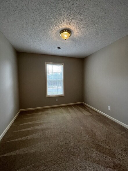 Building Photo - 3427 Poplar Hill