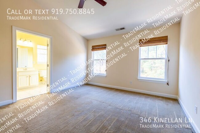 Building Photo - Spacious 4-Bedroom, 2.5-Bathroom Townhouse...