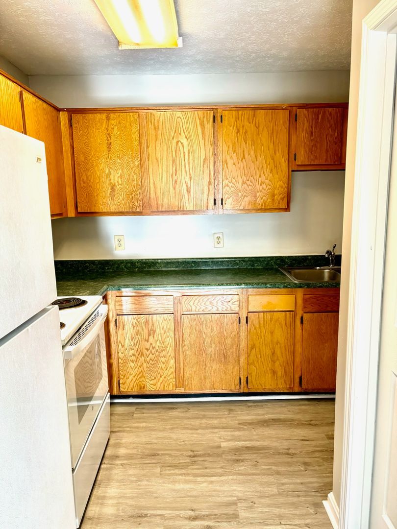 Building Photo - 526 Locher Aly