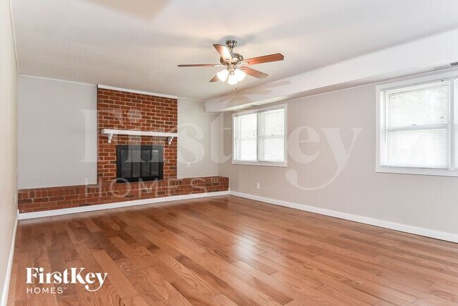 Building Photo - 1714 Clarendon Dr