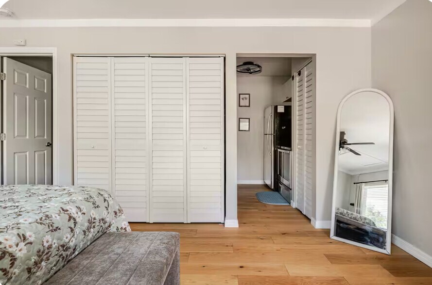 Building Photo - 4134 Dolphin Dr