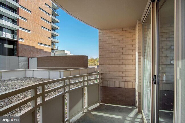 Building Photo - 4801 Fairmont Ave