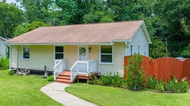 Building Photo - 400 Strong St