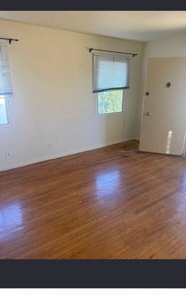 Building Photo - 2514 N Glenoaks Blvd