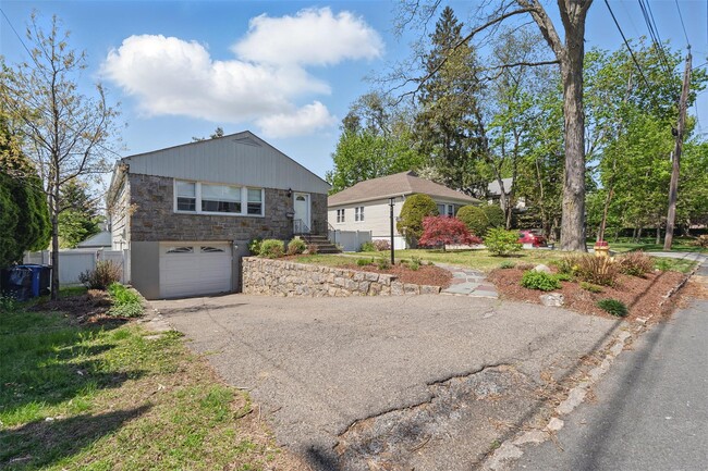 Primary Photo - 141 Lyons Rd