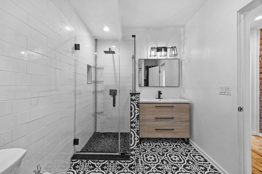 Building Photo - 1806 S Chadwick St