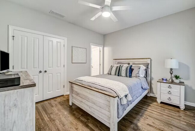 Building Photo - 739 Saint Charles Ave NE