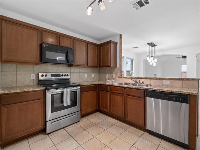 Building Photo - 802 Platinum Dr