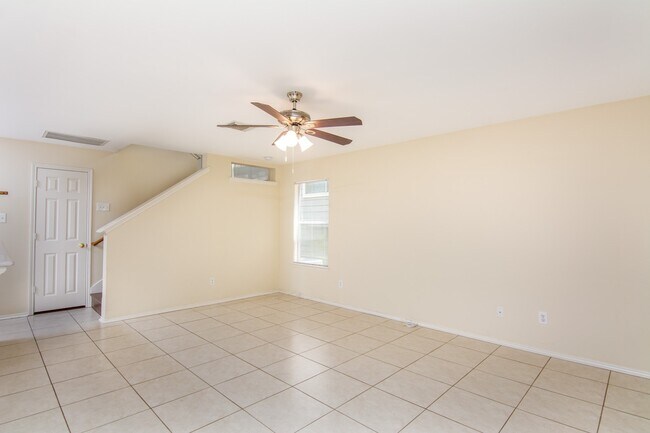 Building Photo - 127 N Villa Oaks Dr