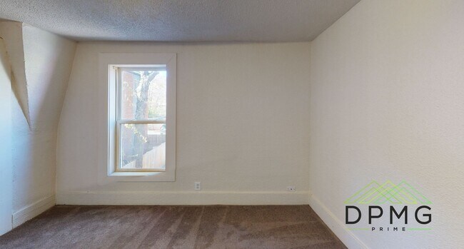 Building Photo - 325 E Hillsdale St