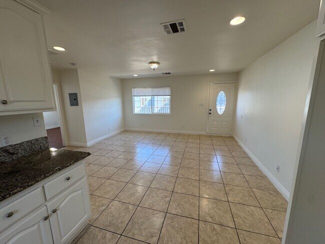 Building Photo - 253 E Plymouth St