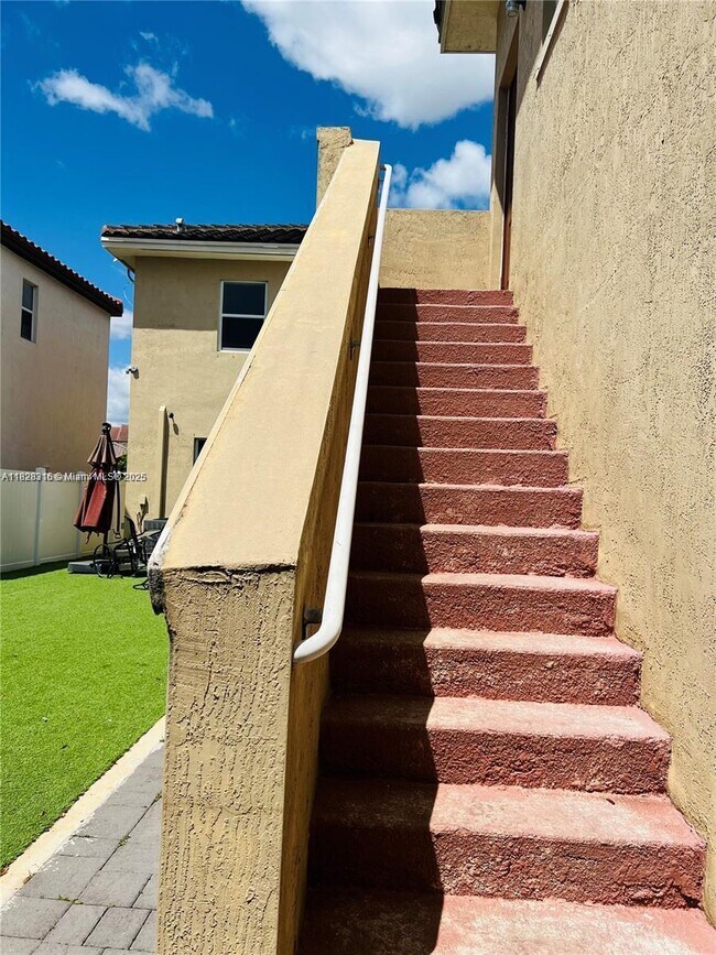 Building Photo - 16946 SW 90th Terrace