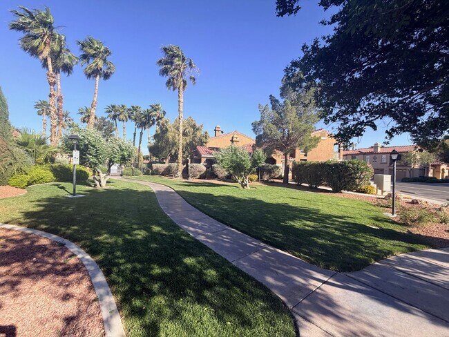 Building Photo - 2 bed / 2 bath Condo in Painted Desert Guard Gated Community