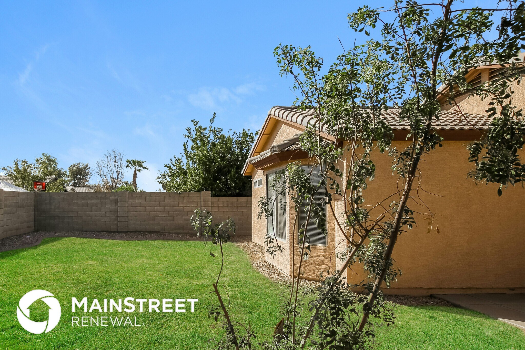 Building Photo - 8815 W Manzanita Dr