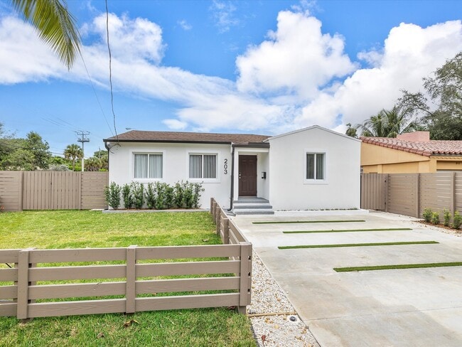 Building Photo - 203 NE 107th St