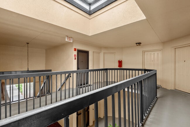 Building Photo - 2083 NE Collins Cir