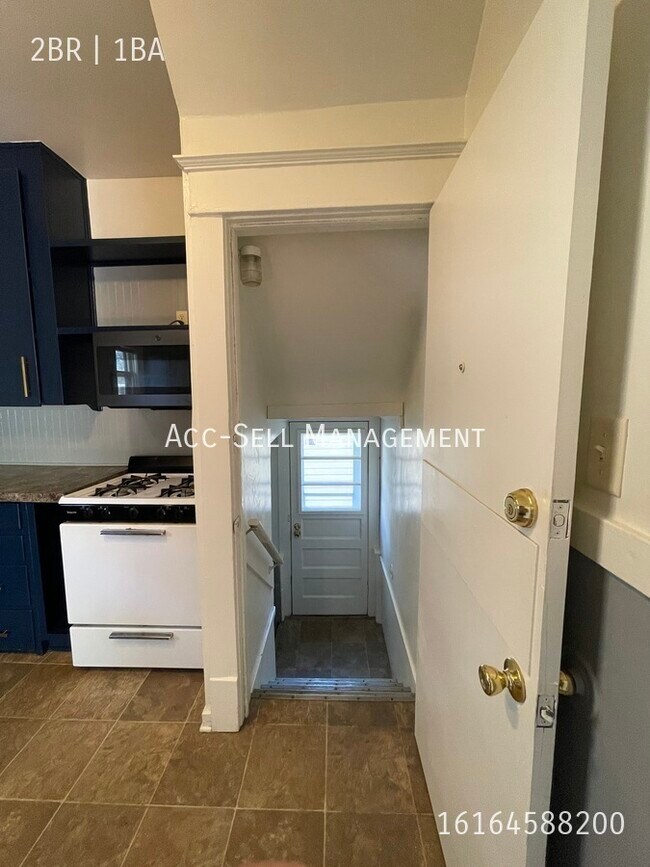 Building Photo - 319 Lane