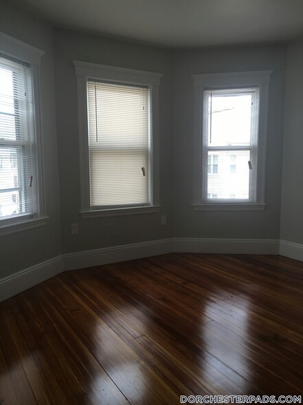 Building Photo - 10 Taft St