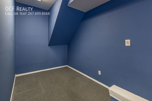 Building Photo - 617 S 18th St