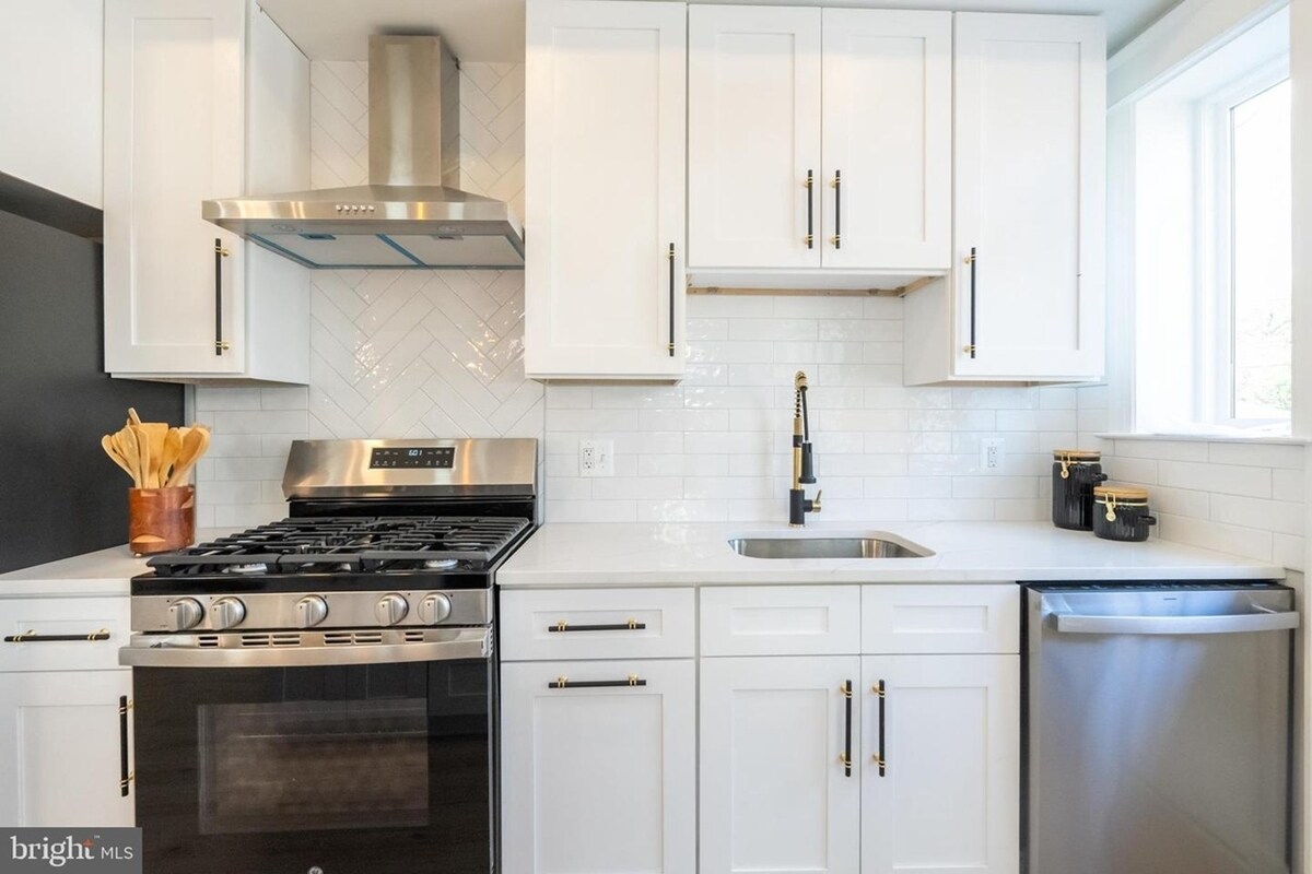 Building Photo - 113 Madison St NW