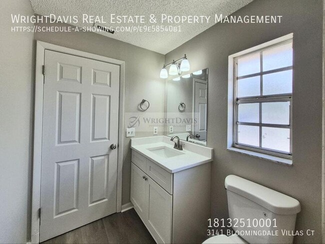 Building Photo - 3141 Bloomingdale Villas Ct