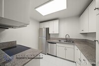 Building Photo - 722 S. Broadway