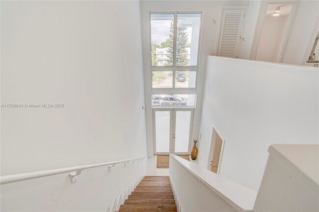 Building Photo - 1805 NW 22nd Ct