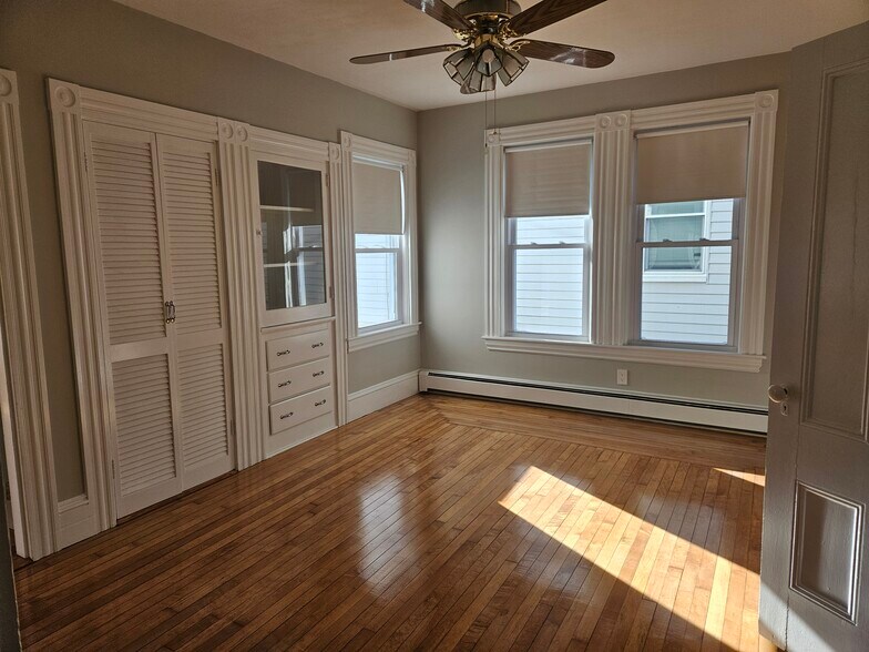 Livingroom - 7 Howland Ct