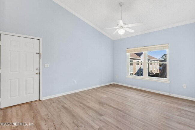 Building Photo - 1601 Nectarine St