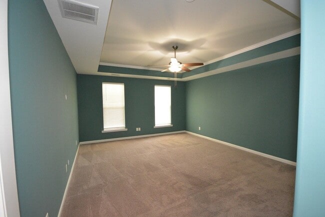 Building Photo - "Luxurious 5-Bed in, Pooler!"