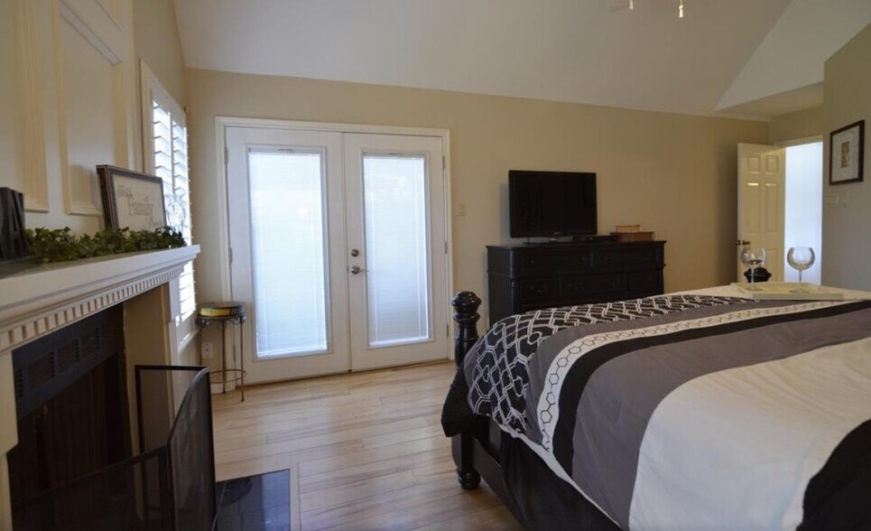 Building Photo - 2922 Double Lake Dr