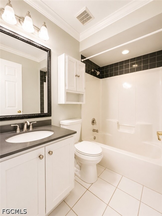Building Photo - 3737 SW 11th Ct