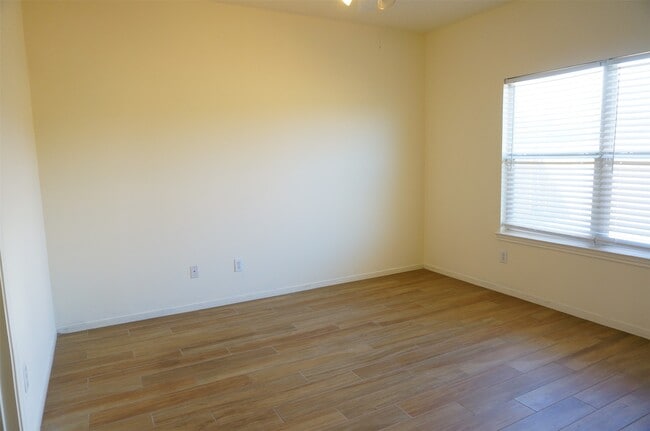 Building Photo - 2514 Hawks Rd