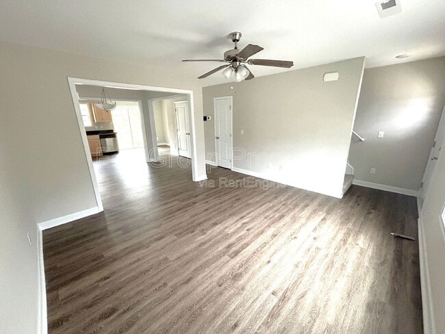 Building Photo - 566 Kirk St