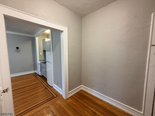 Building Photo - 17 Elwood Pl