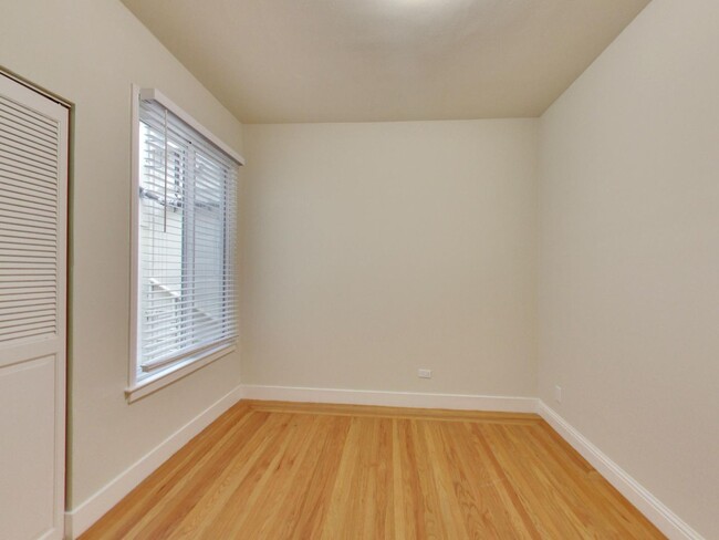 Building Photo - Remodeled 3 Bedroom in Nob Hill!!