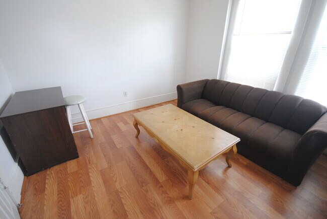 Building Photo - 1130 Oakland Ave