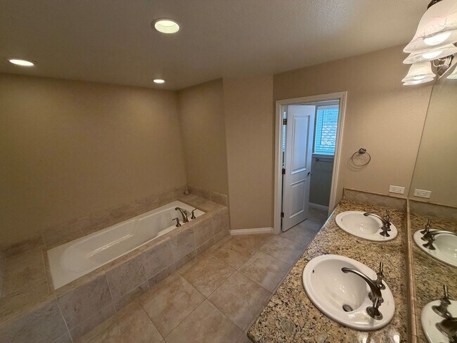 Building Photo - 4304 Foxenwood Cir